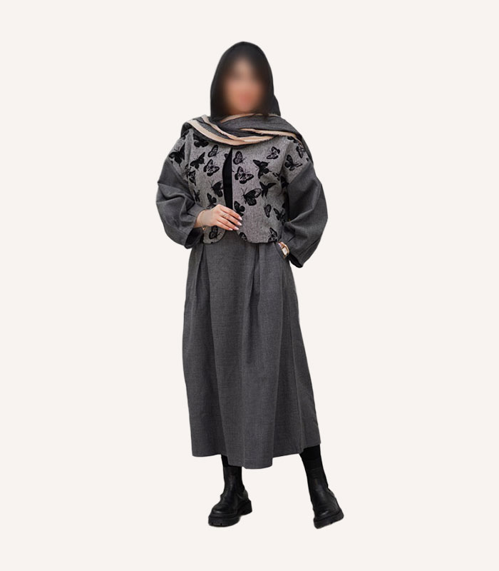 womens-blazer-skirt-y25s1m3_gray_image-01-w7h8-blur-bg ست دو تکه زنانه کت دامن مدل مجلسی کلاسیک | پروشات - Image 1